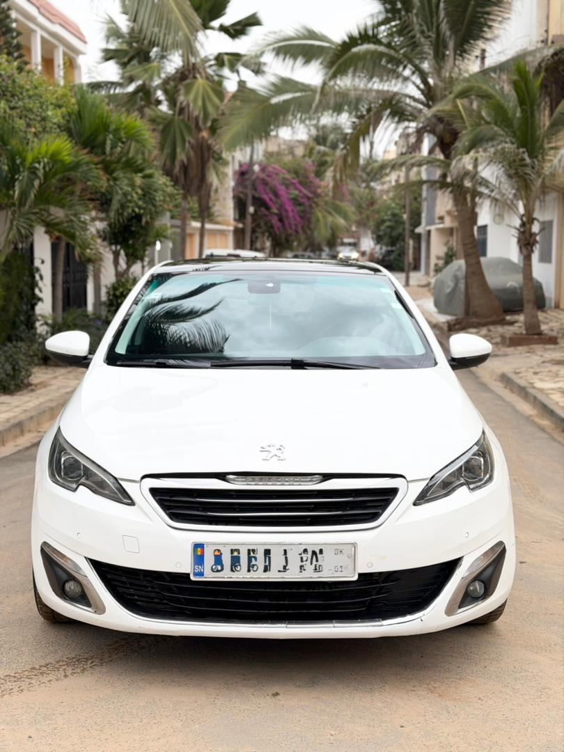 Peugeot 308 T9 automatique diesel 2015 à vendre À Dakar