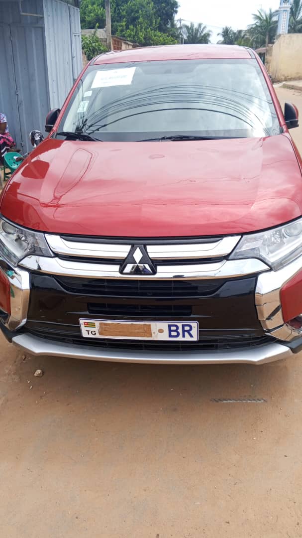 MITSUBISHI OUTLANDER SE