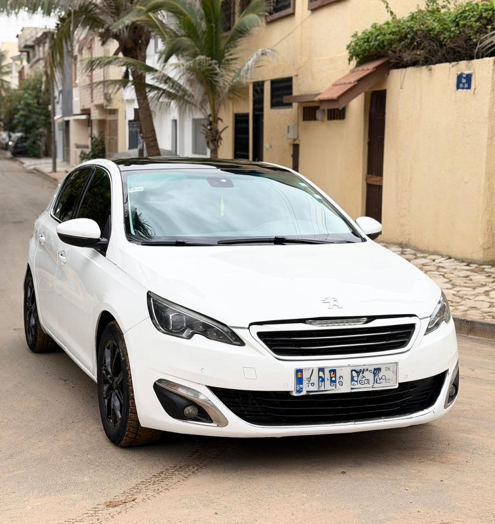 Peugeot 308 T9 automatique diesel 2015 à vendre À Dakar