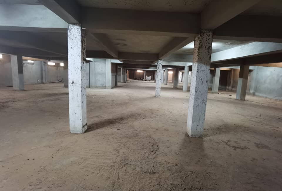 Immeuble R+4 avec grand sous-sol à vendre au centre-ville de Ouagadougou