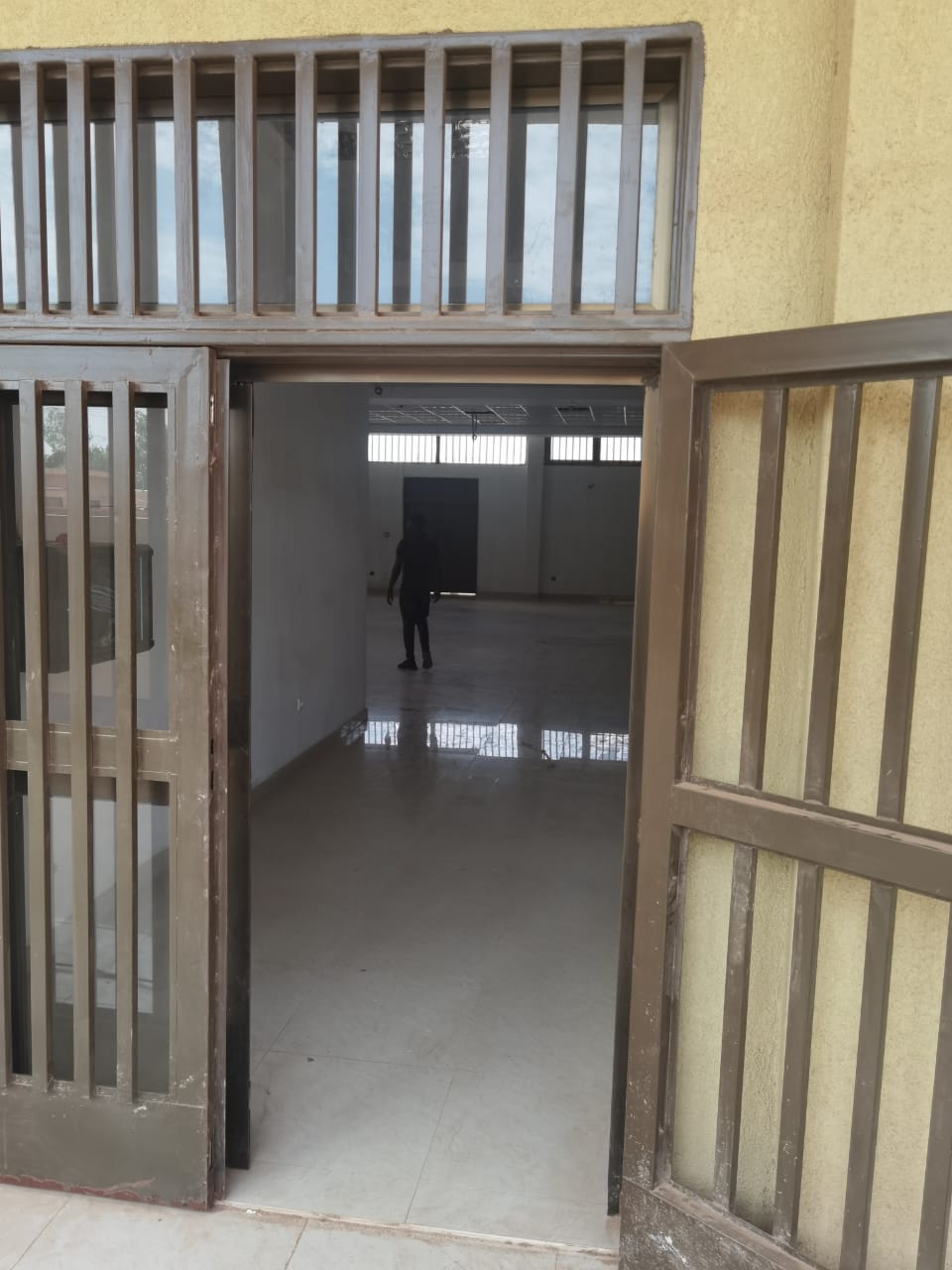 Immeuble R+4 avec grand sous-sol à vendre au centre-ville de Ouagadougou