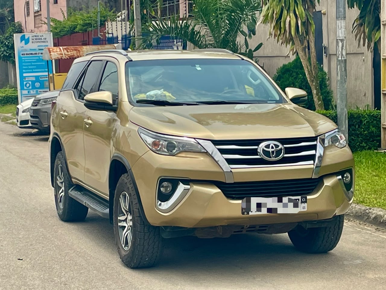 Toyota Fortuner 2019 Essence Automatique 4 Cylindres