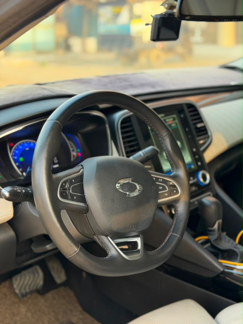 RENAULT SM6 2017