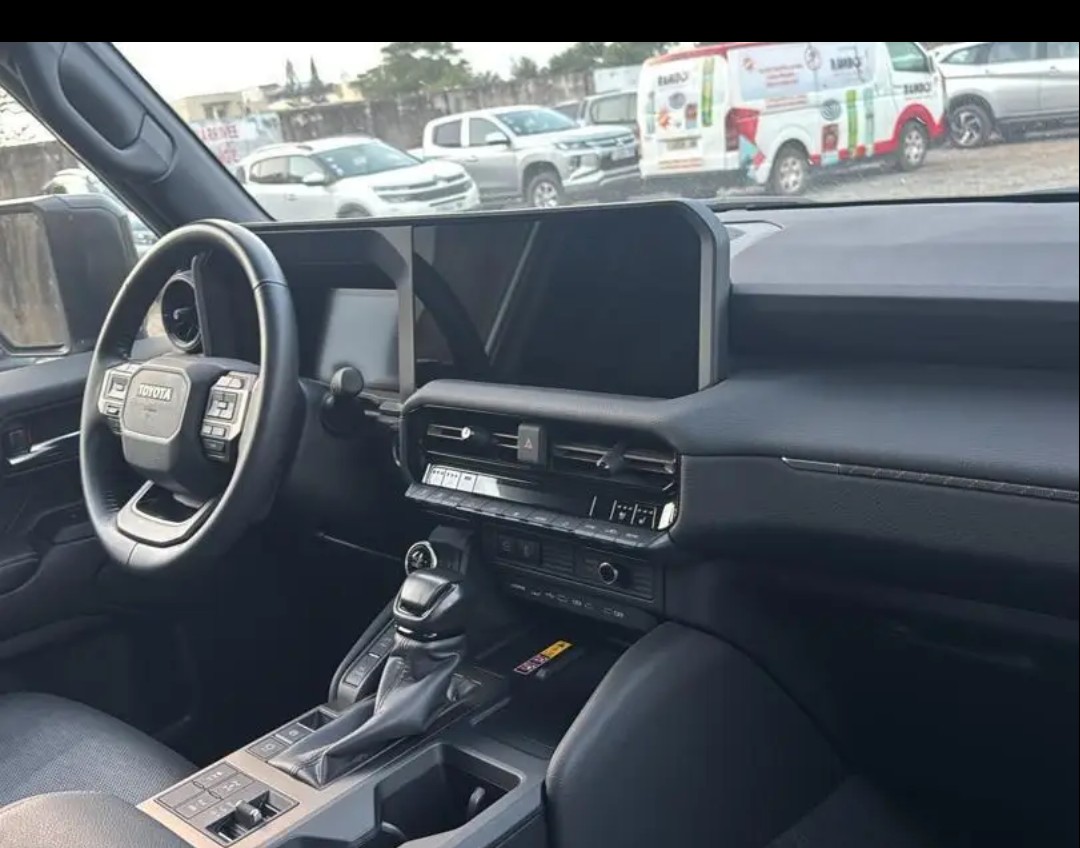 Toyota Prado 2025 essence automatique