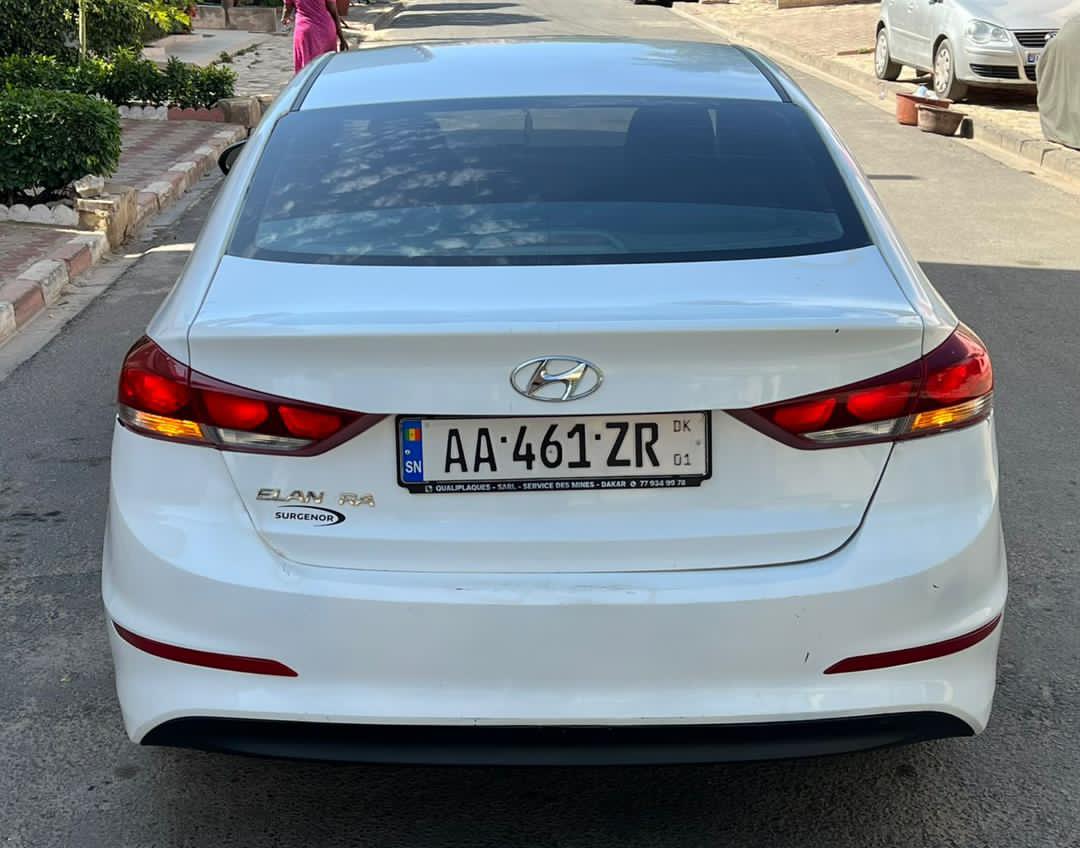 hyundai avante année 2017 automatique essence