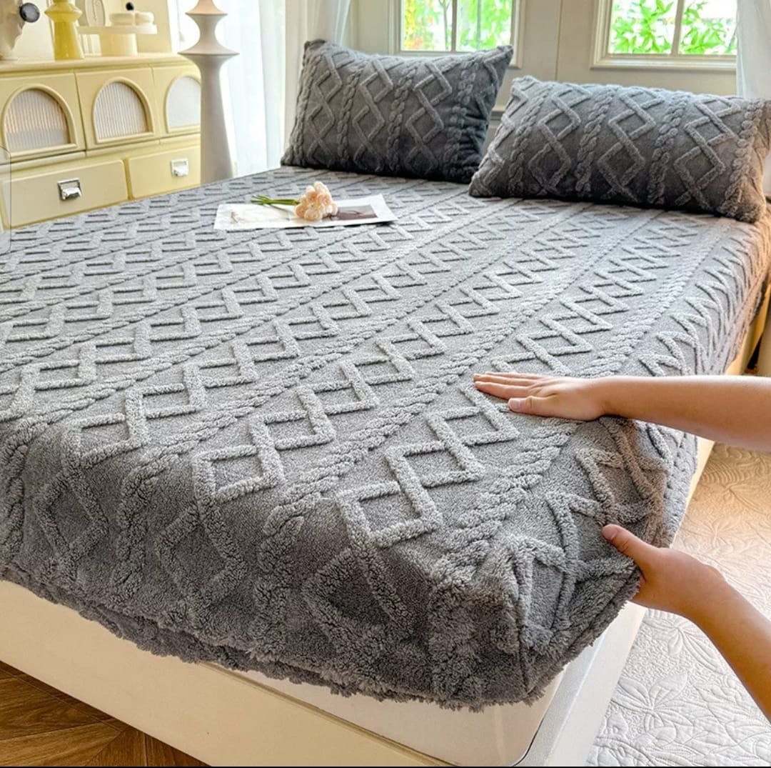 Drap Housse en Polaire + 2 Taies d’Oreiller – Ensemble Literie