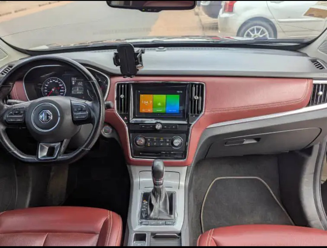 MG RX5 2022 essence automatique