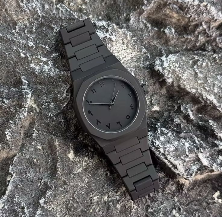Montre stylée octogonale noire
