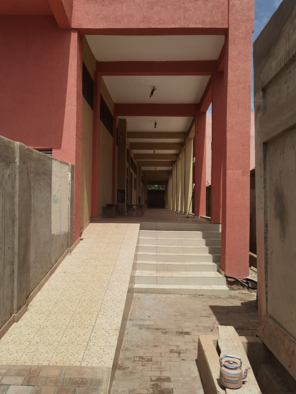 Immeuble R+4 avec grand sous-sol à vendre au centre-ville de Ouagadougou
