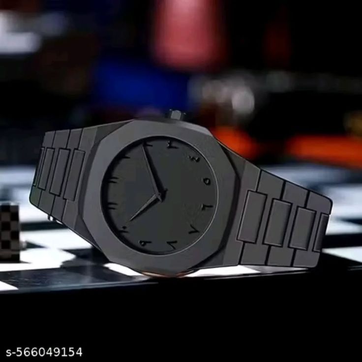 Montre stylée octogonale noire