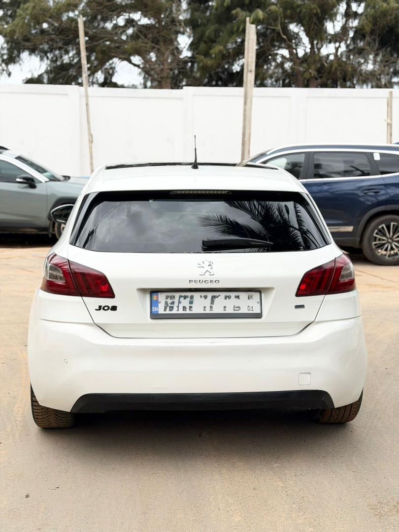 Peugeot 308 T9 automatique diesel 2015 à vendre À Dakar