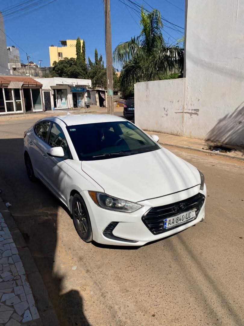 Hyundai Elantra 2018 Automatique Essence à vendre à Dakar | Bon prix