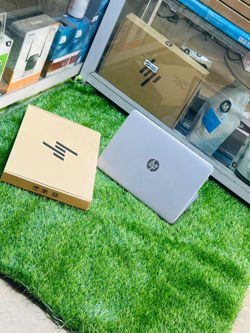 HP EliteBook 820 G3 Core i5 8 Go RAM 256 Go