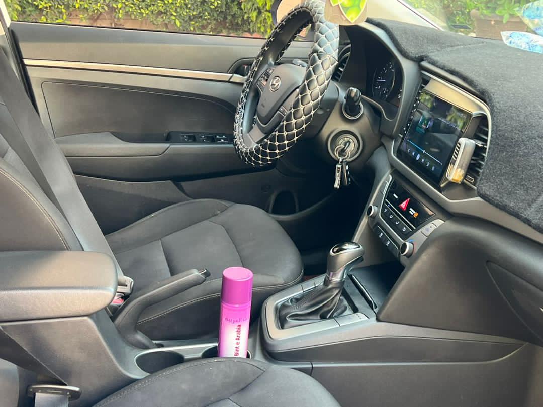 hyundai avante année 2017 automatique essence