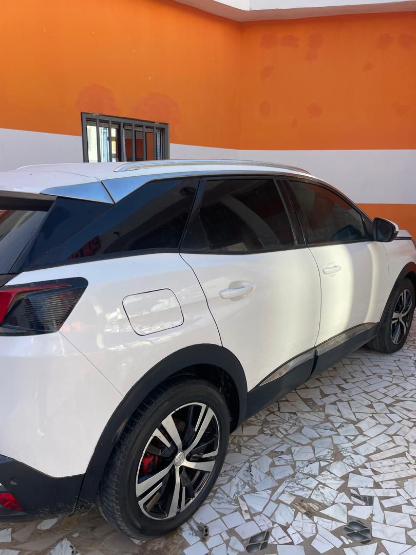 Peugeot 3008 2018 Automatique Diesel SUV moderne et confortable