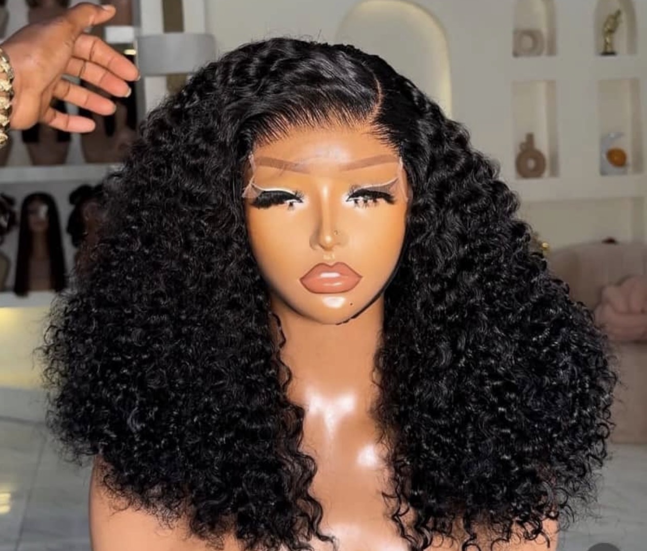 Perruque Lace Front Bouclée Naturelle  Cheveux Noirs Volume Intense