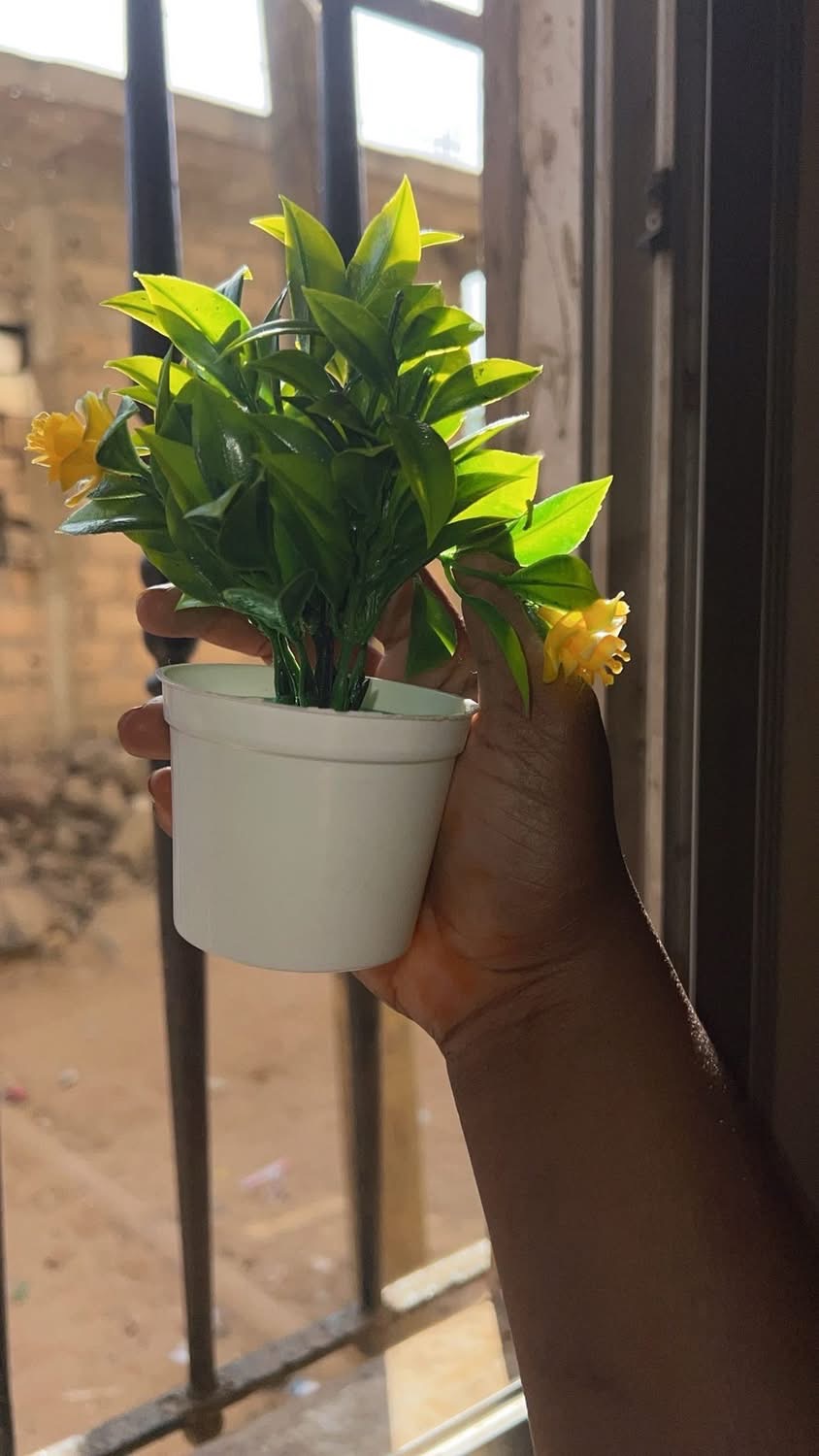 Fleurs artificielles décoratives en pot Plantes