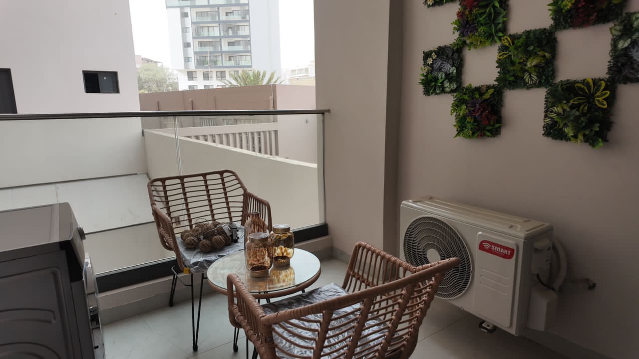 Studio meublé à louer – Point E