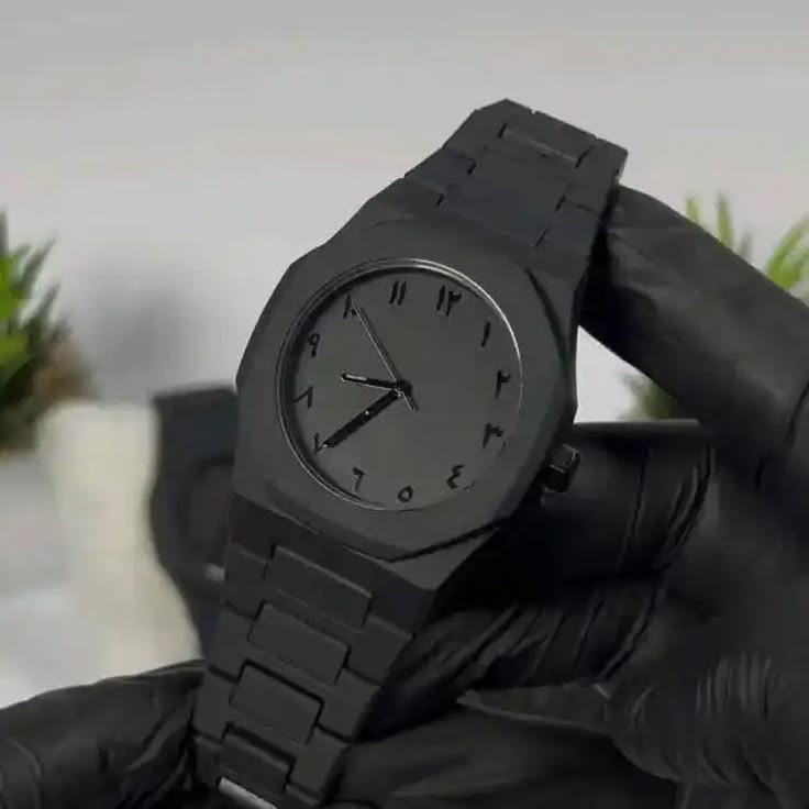 Montre stylée octogonale noire