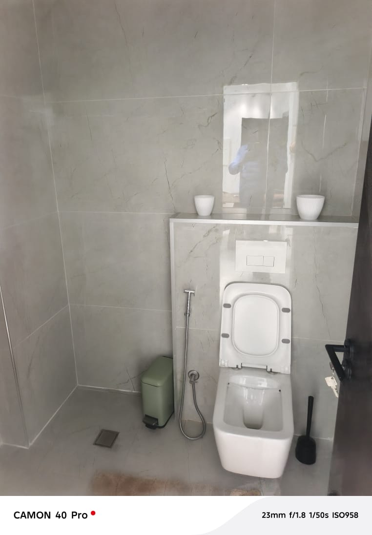 Studio meublé à louer au Point E