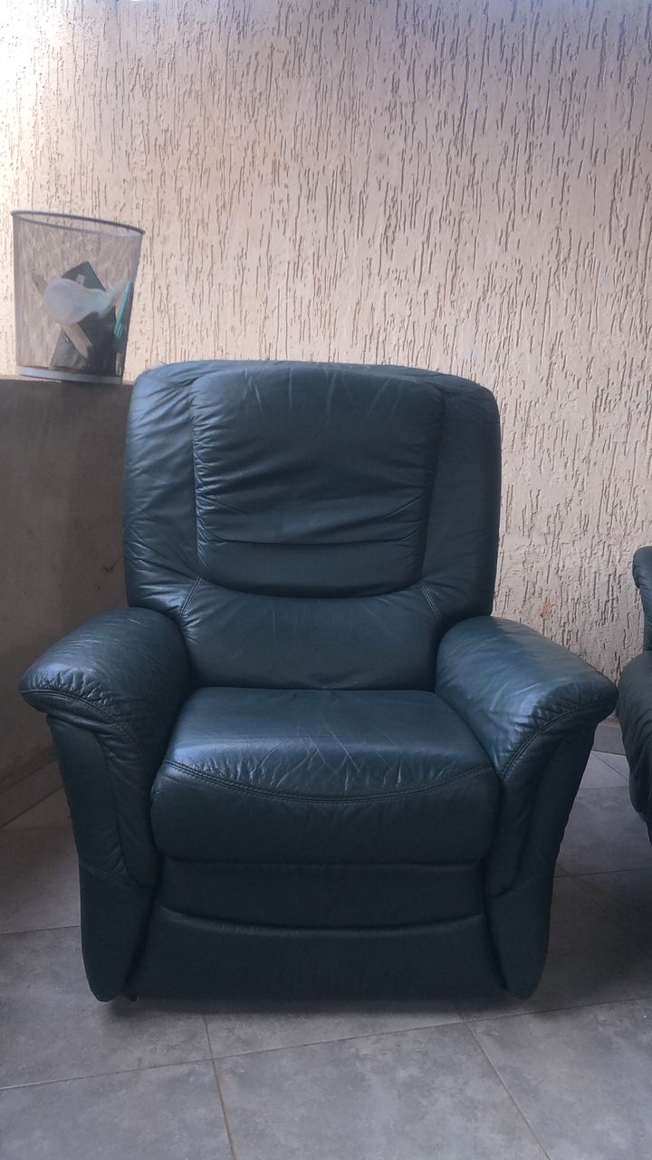 Salon Prestige en Cuir Vert Foncé (Canapés + Fauteuils Relax)