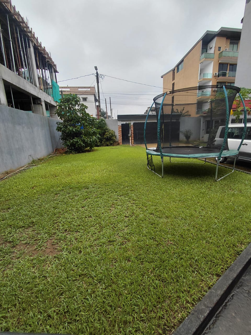 Villa Basse 5 Pièces – 500 m², ACD, Cocody Angré CHU à Abidjan