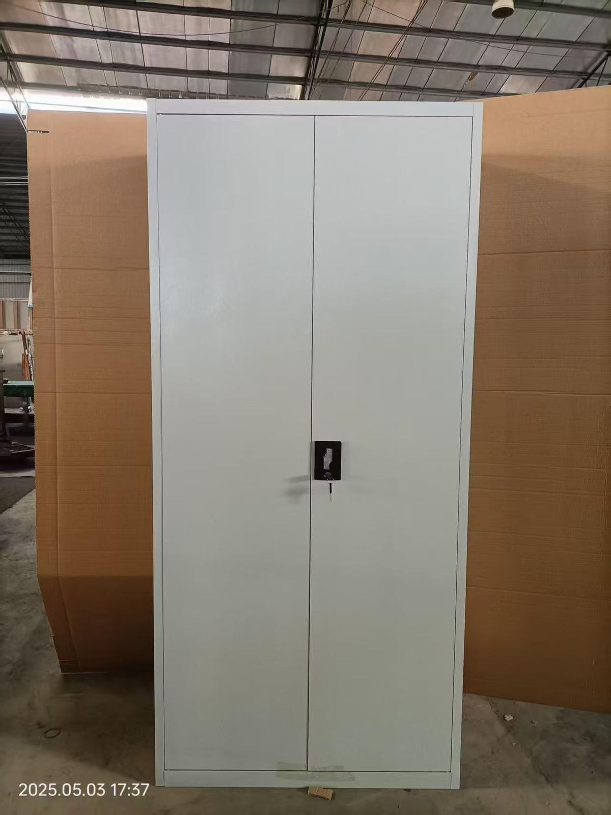 Armoire et rangement métallique