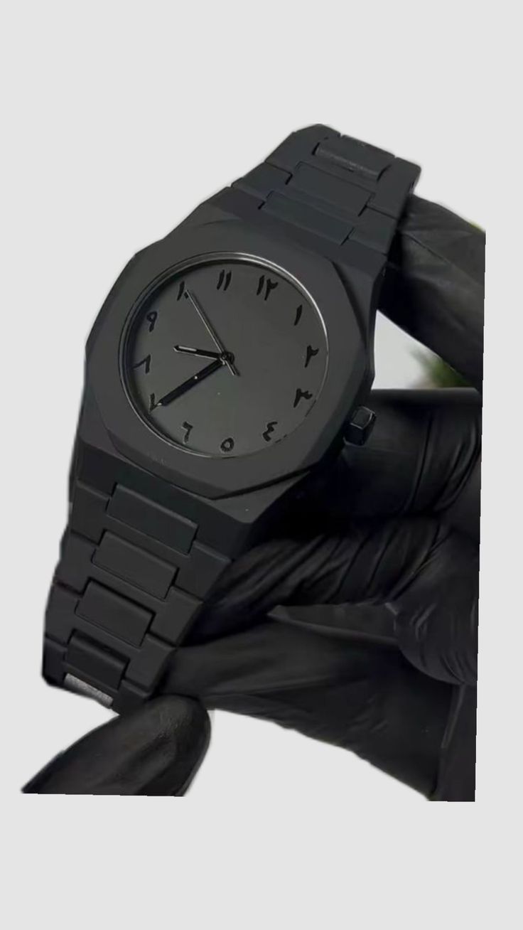 Montre stylée octogonale noire