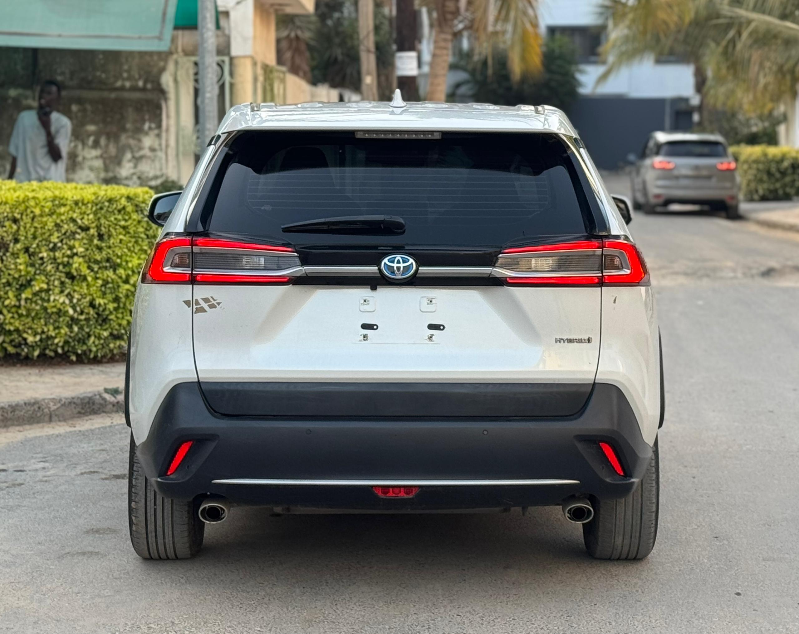 🔘 Marque : *TOYOTA* 🔘 Modèle : *RAV4 HYBRID* 🔘 Année :  *2022* 🔘 Carburant: *Essence* 🔘 Boite vitesse : *Automatique* 🔘Kilométrage   :*37.000km* 🔘 Details : 5 places , 4 cylindres  Full options, Grand écran, caméra de recule radar  , intérieur cuir