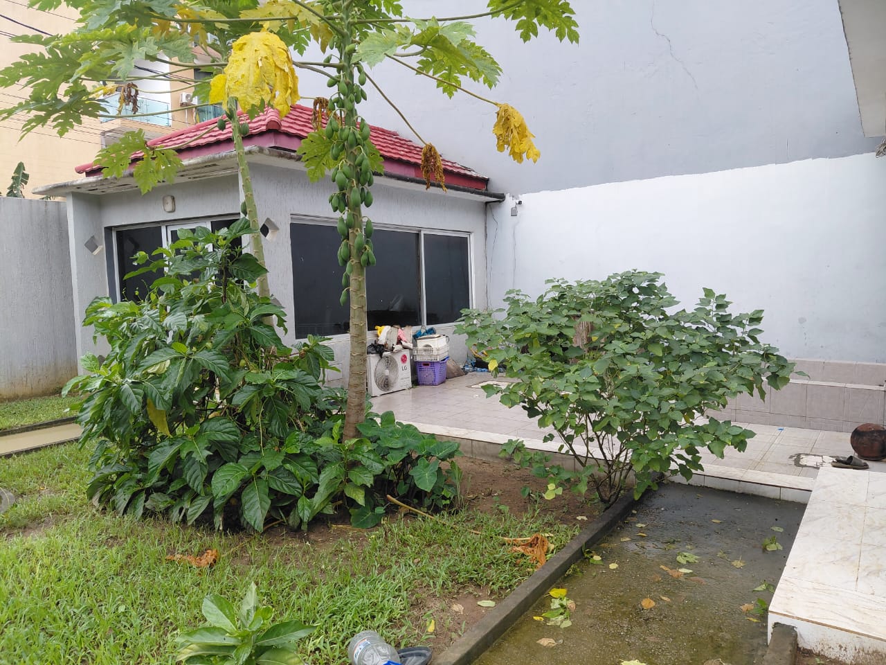 Villa Basse 5 Pièces – 500 m², ACD, Cocody Angré CHU à Abidjan