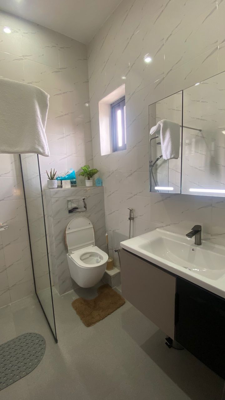 Appartement F3 meublé à louer au Point E