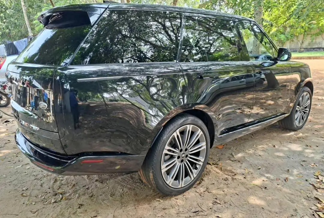 Range Rover Vogue 2023 essence automatique