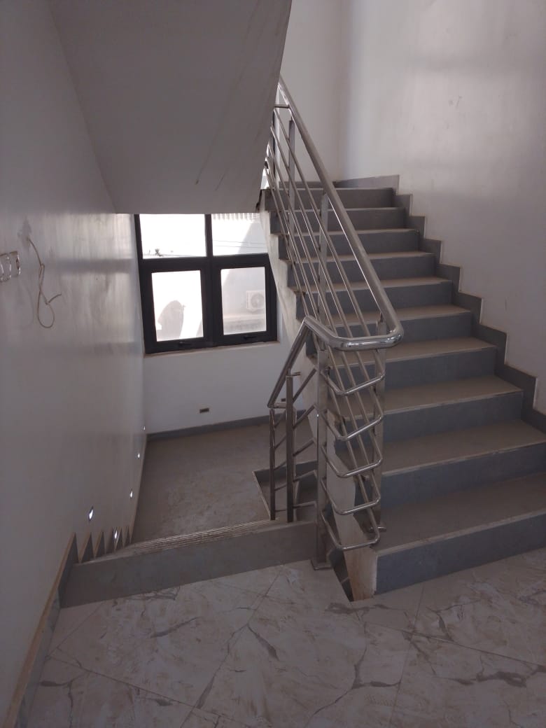 Duplex F6 à louer à Sotrac Mermoz