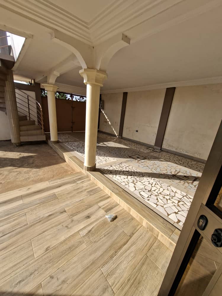 Villa 5 Chambres Autonomes à Vendre à Calavi Maria-Gléta – Bénin