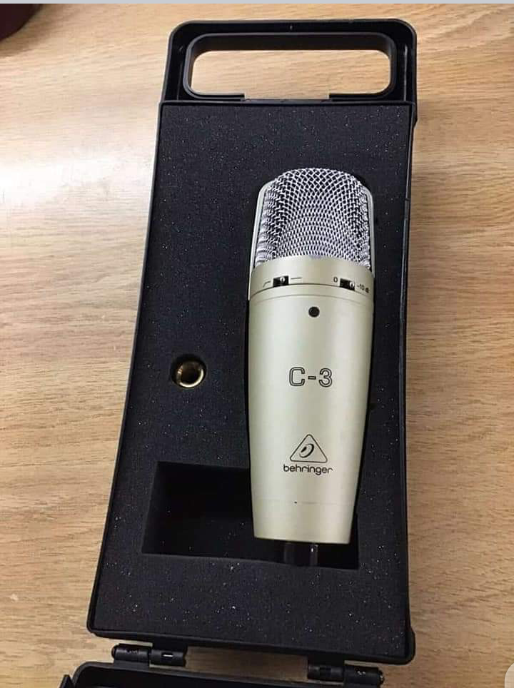 Instruments de Musique & Matériel Studio Authentiques à Vendre au Bénin