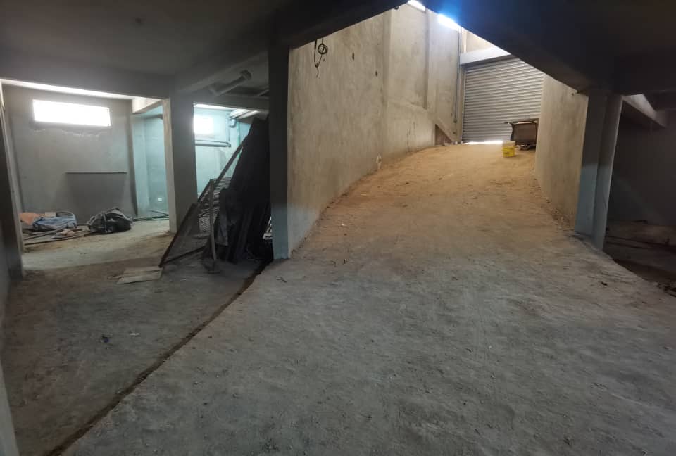 Immeuble R+4 avec grand sous-sol à vendre au centre-ville de Ouagadougou