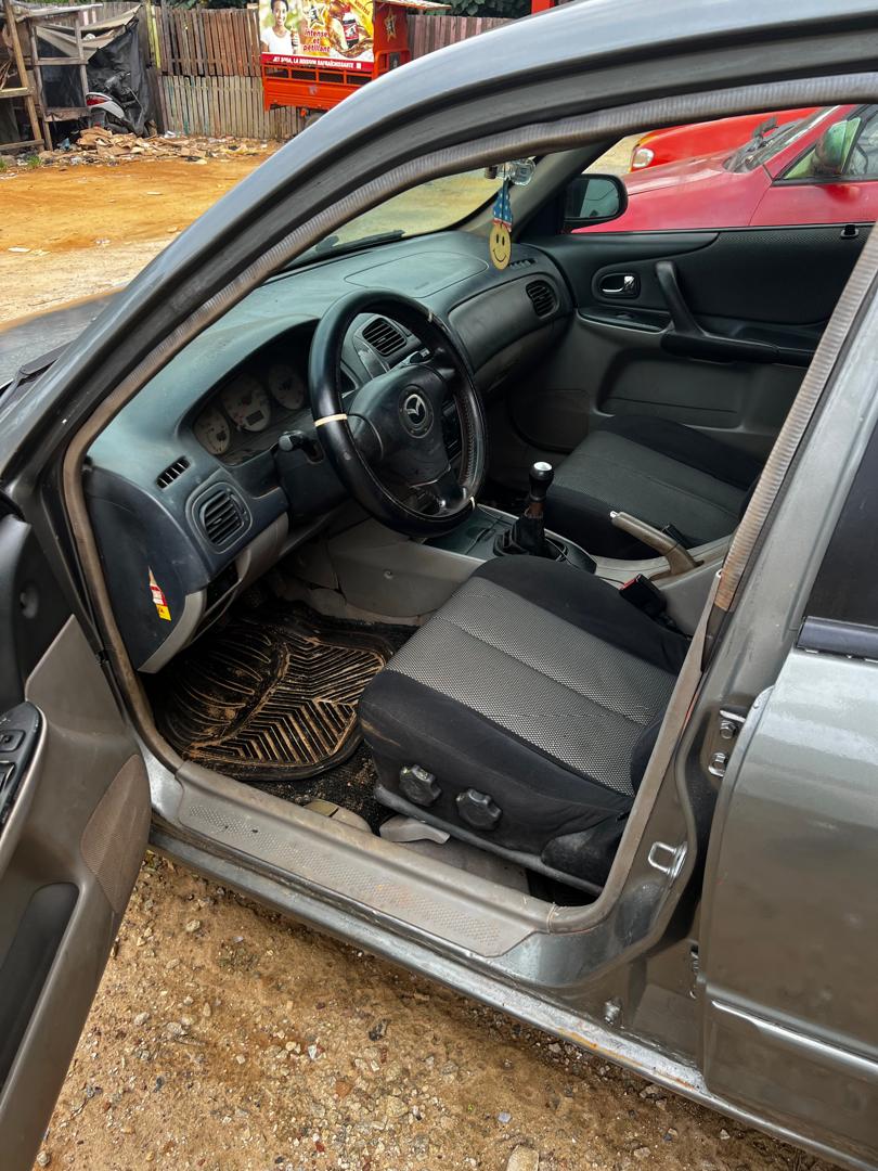 Mazda 323F..