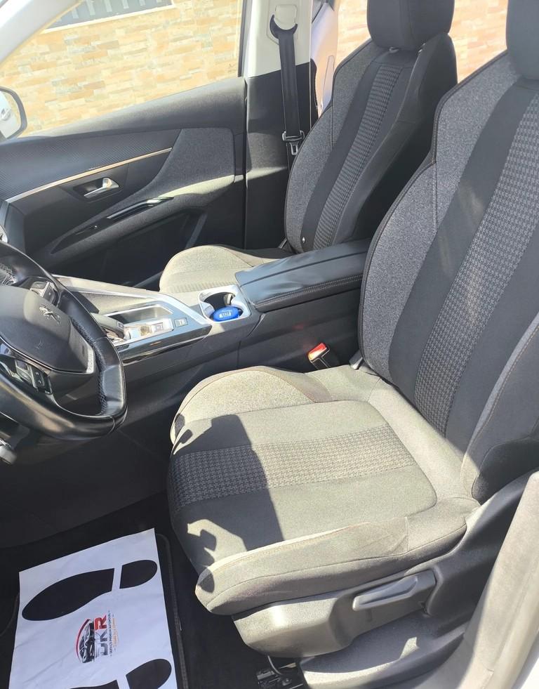 PEUGEOT 3008 2017