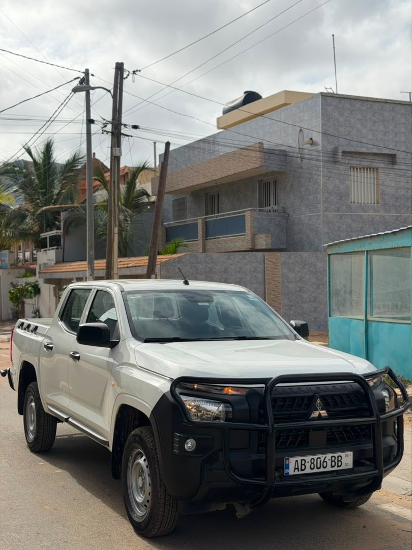 MITSUBISHI L200 2025
