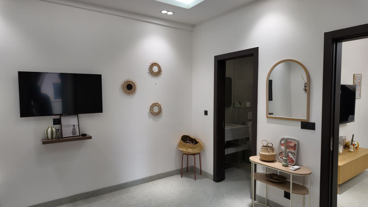 Studio meublé à louer – Point E