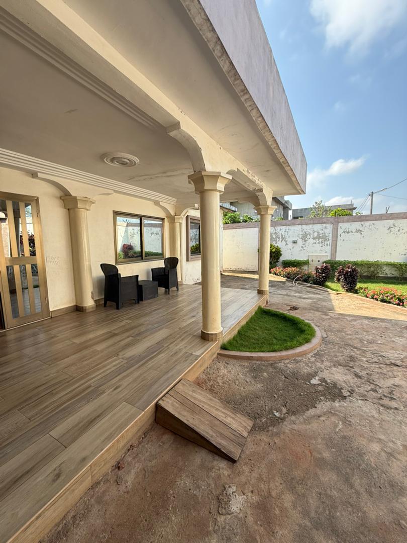Villa 5 Chambres Autonomes à Vendre à Calavi Maria-Gléta – Bénin