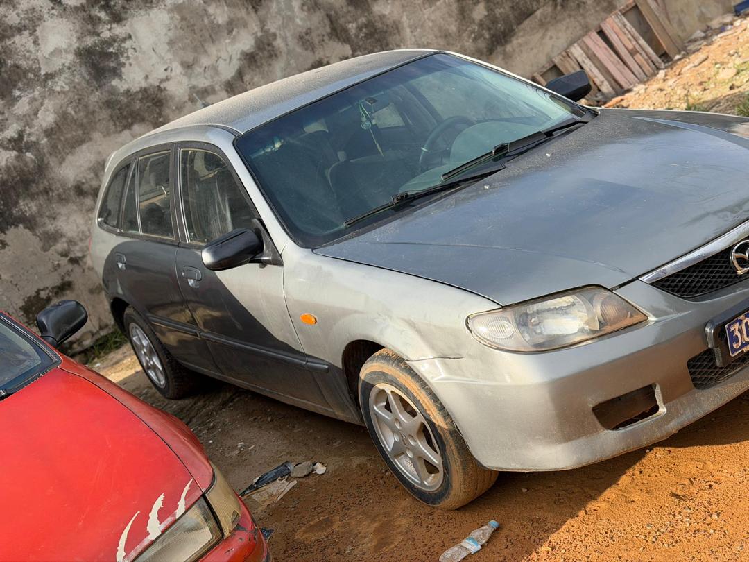 Mazda 323F..