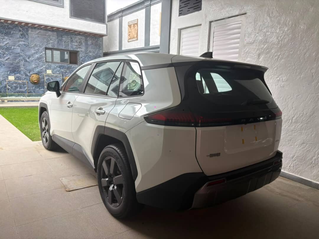 TOYOTA RAV4 2026