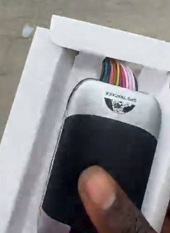 GPS TRACKER POUR LA SURVEILLANCE