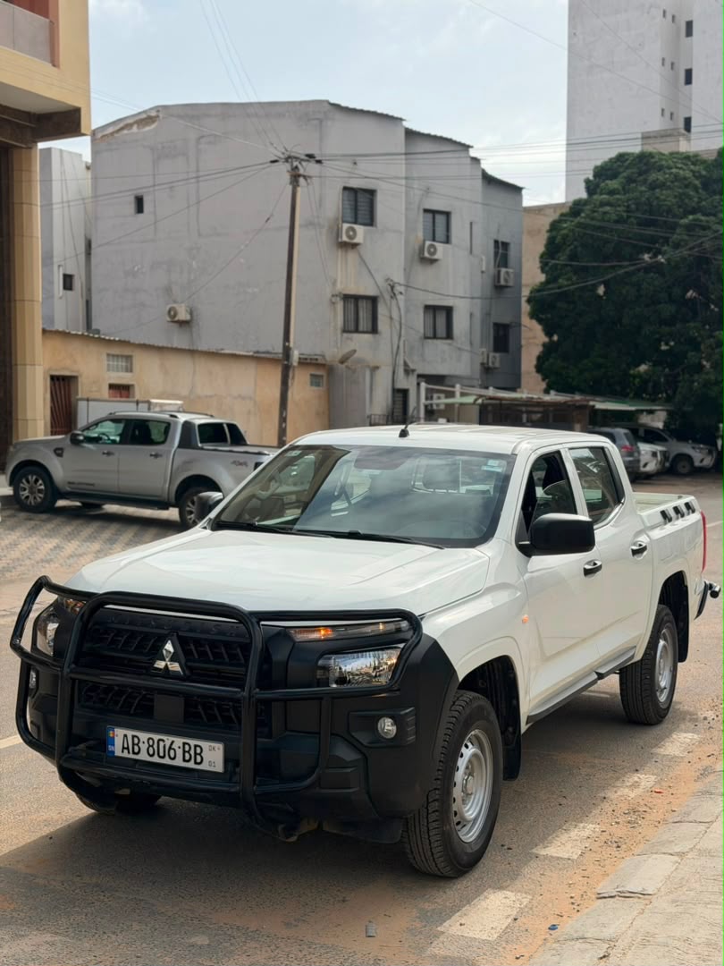 MITSUBISHI L200 2025