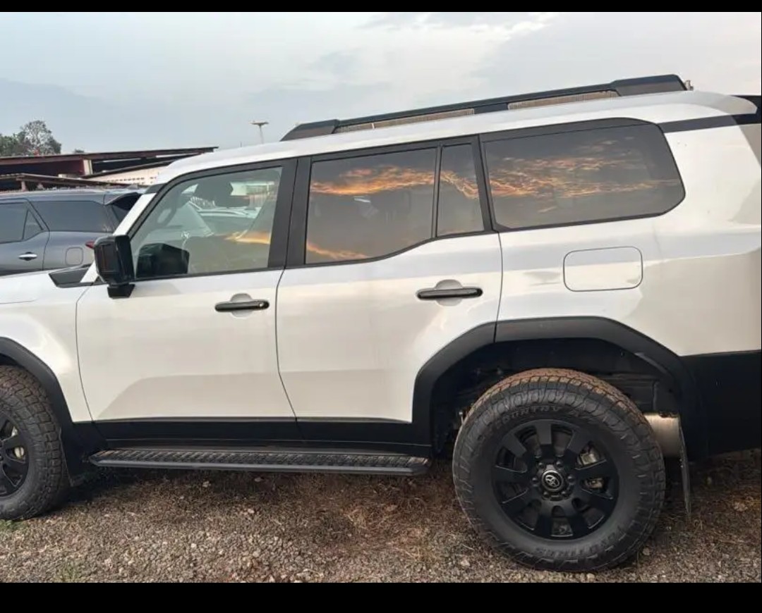 Toyota Prado 2025 essence automatique