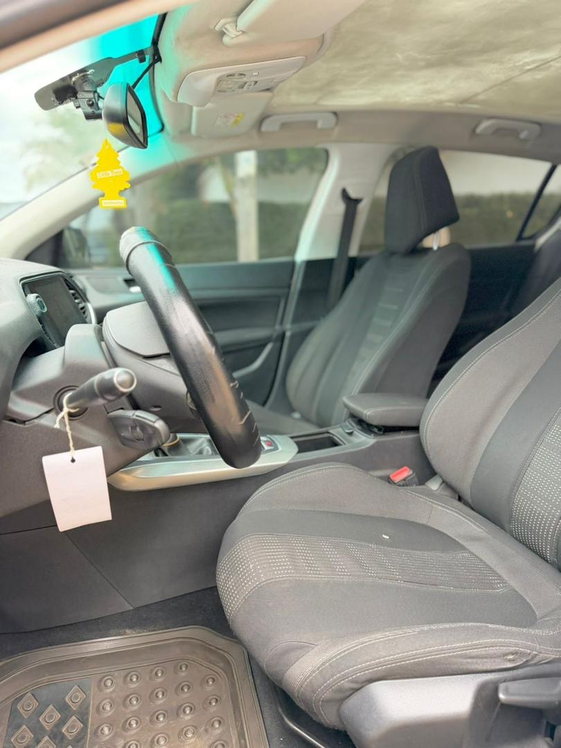 Peugeot 308 T9 automatique diesel 2015 à vendre À Dakar