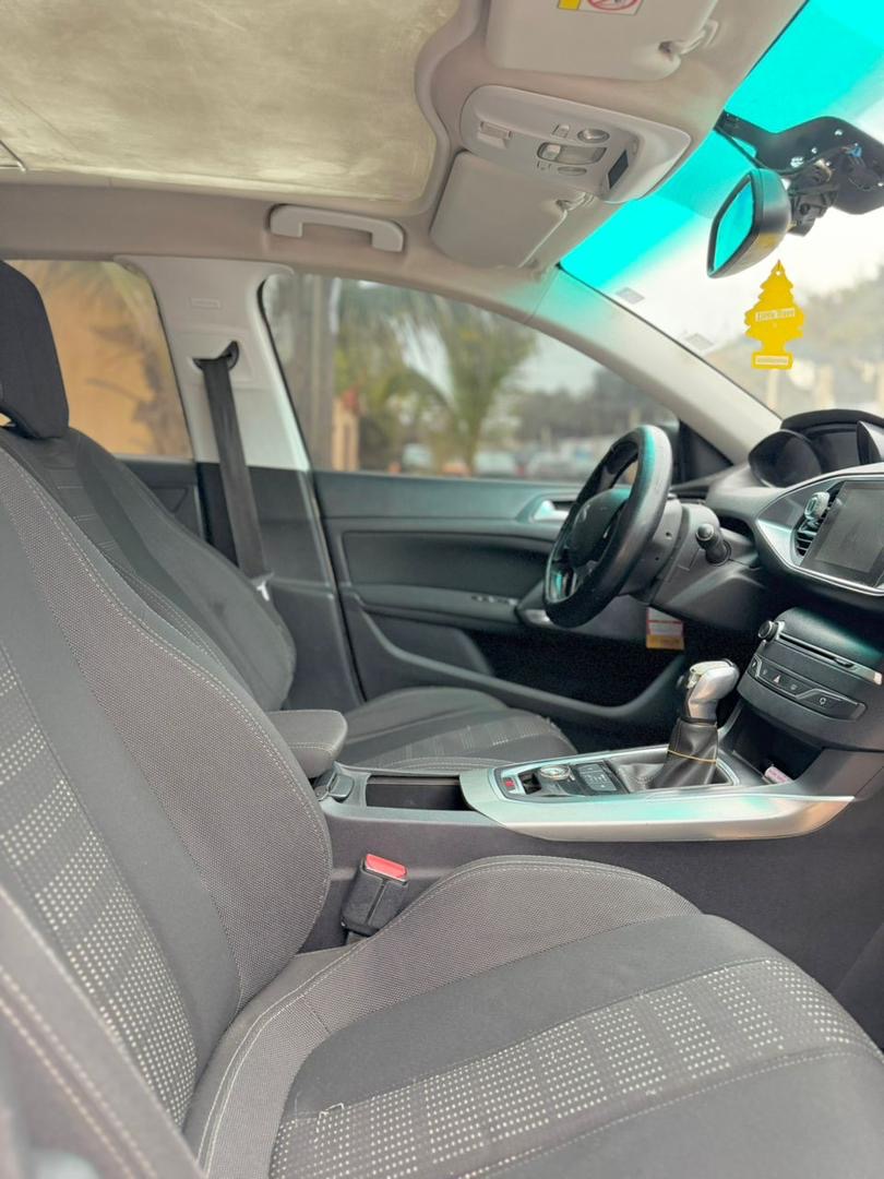 Peugeot 308 T9 automatique diesel 2015 à vendre À Dakar