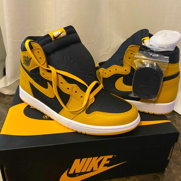 Nike Air Jordan 1 Mid SE Noir Orange – Pointure 43 Neuve