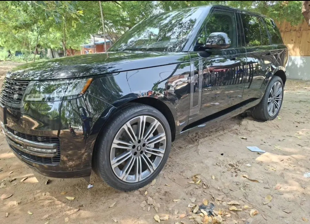 Range Rover Vogue 2023 essence automatique